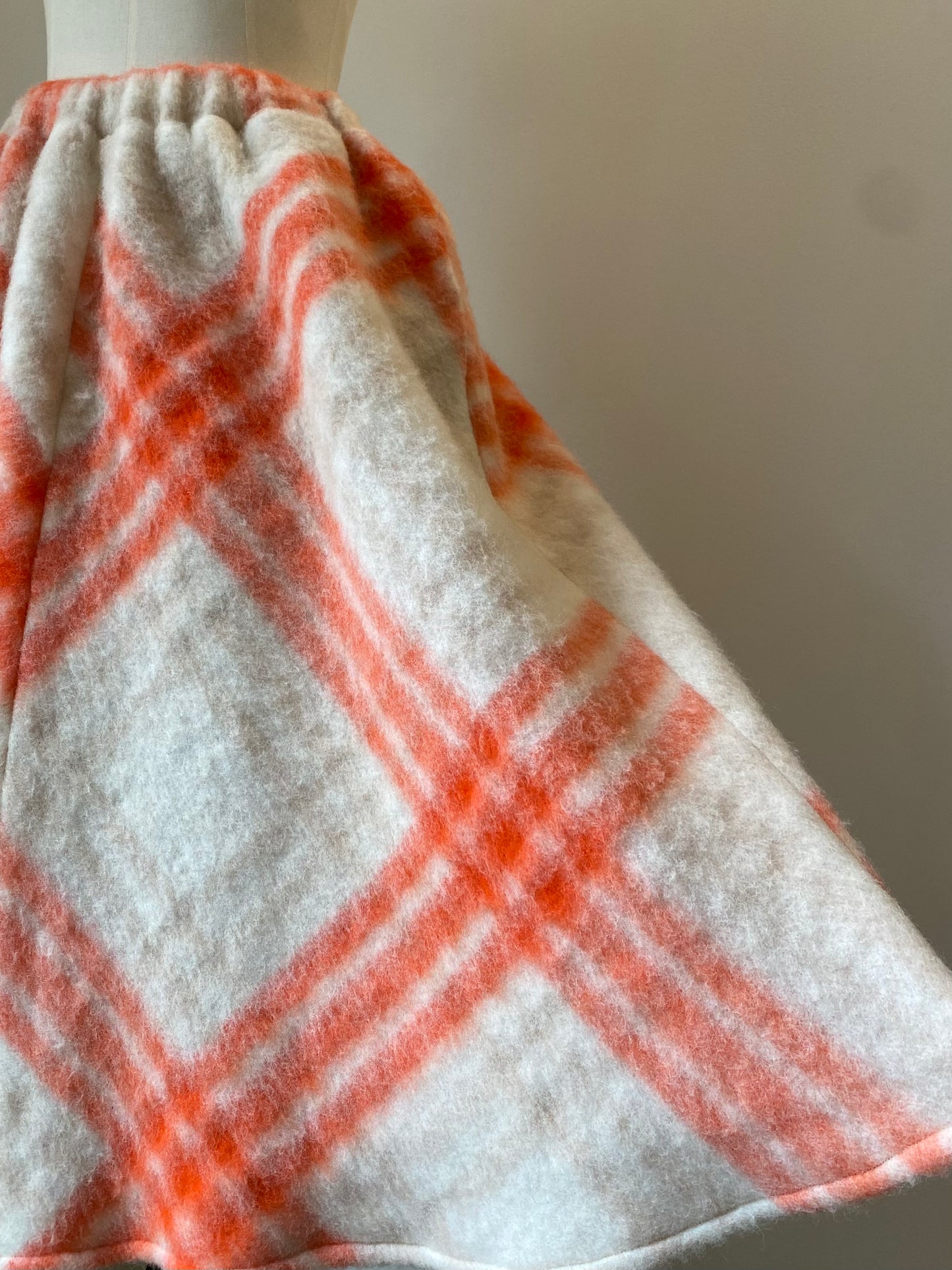 BELL SKIRT Neon square