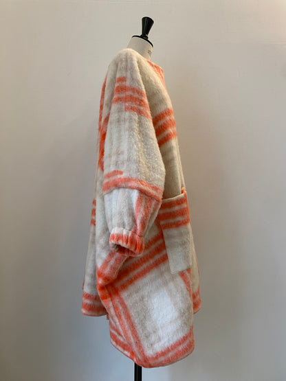 SQUARE CAPE Neon square