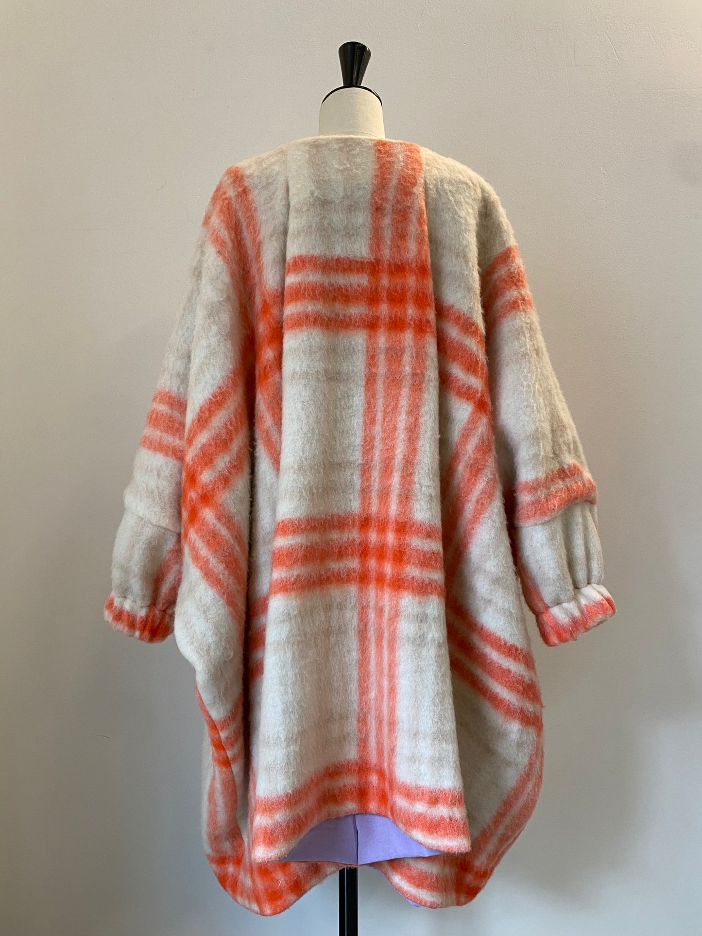 SQUARE CAPE Neon square