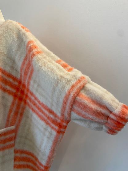 SQUARE CAPE Neon square