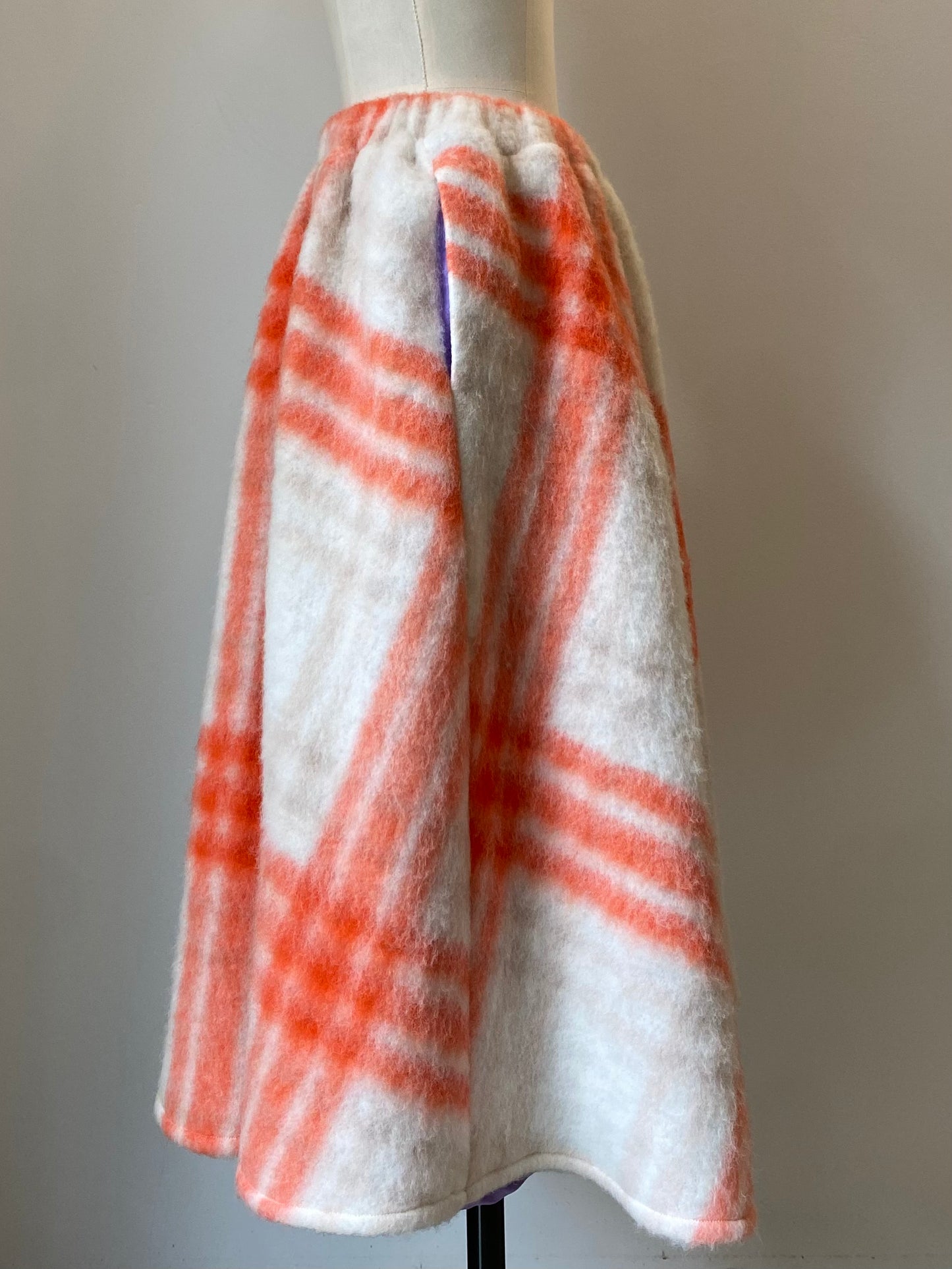 BELL SKIRT Neon square